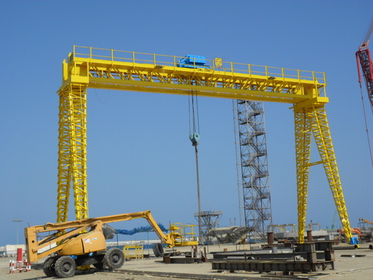 тип связанный пядью емкость 42M крана на козлах 75ton в верфи