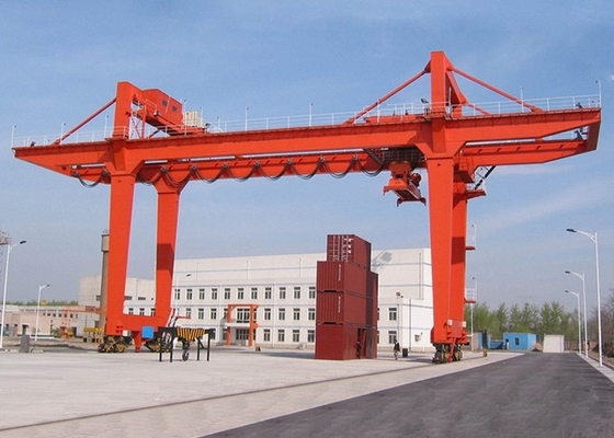 Портативный мобильный кран на козлах контейнера для контейнеров