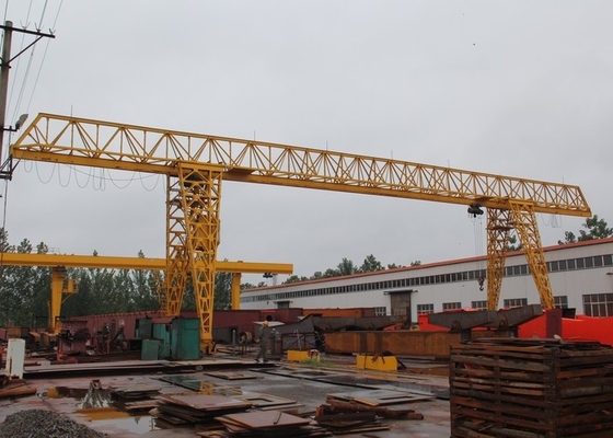Одиночный кран на козлах прогона с крюком